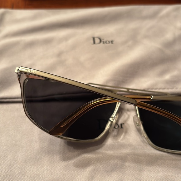 DIOR Estorile YN7KH Sunglasses, cleaning cloth, cloth pouch and case - Picture 5 of 16